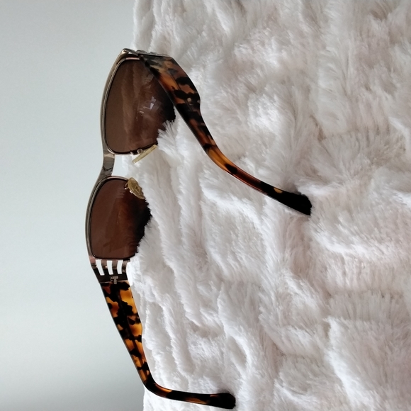 Authentic Vintage Fendi FS 118 Tortoise Shell sunglasses with case - Picture 3 of 8